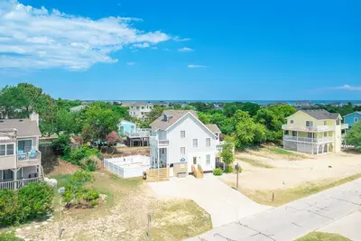 Oceanside classic in the heart of Duck, Nc!