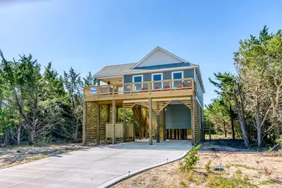Image de Newly constructed pet-friendly Hatteras Island home with hot tub