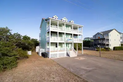 Image de Pet friendly Hatteras Island home with private pool, hot tub, and sound views