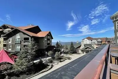 Image de Cozy Ski-in\/out w\/ Village views