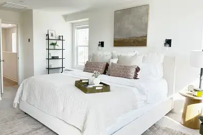 Image de Claremont Colleges Ontairo Mills Villa min of 30 nights booking required