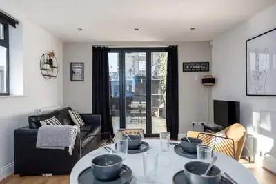 Image de Modern and Bright Home Minutes From Central London - Pass the Keys