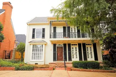 Image de Charming 3-bedroom 3. 5 bath located in a quiet cul-de-sac in Summerville.