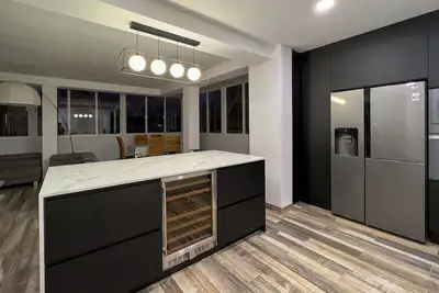 Image de Spacious and bright at the foot of the rock.