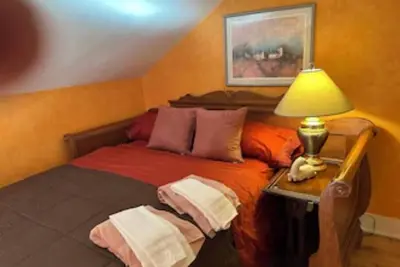 Image de Manistee Victorian Manor, We have 2 night minimum. 100 per bedroom per night