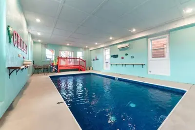 Image de Luxurious Amazing 1 of a Kind Cabin InCabinHeated Pool Sauna Games Sleeps 30
