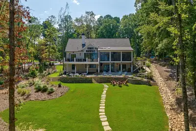 Image de Indulge in Luxury Lake Oconee for Masters at the Great Waters Community