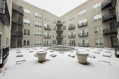 Image de Hoops & High Ceilings! Steps to Downtown Delights