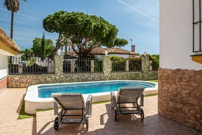 Image de Fantástica Villa Junto a Punto Mágico de Chiclana Donde Relajarse en Familia