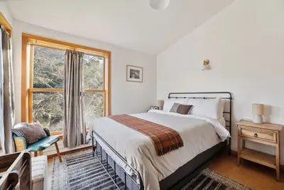 Image de Limantour Lodge-Meadow Suite- Three rooms with a view!
