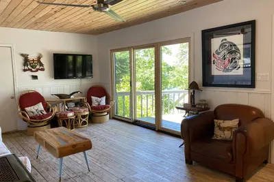 Image de Papineau Lake cottage and converted boathouse, clean water, sleeps up to 10.