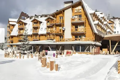 Image de Apartment with Partial Mountain View (B229)