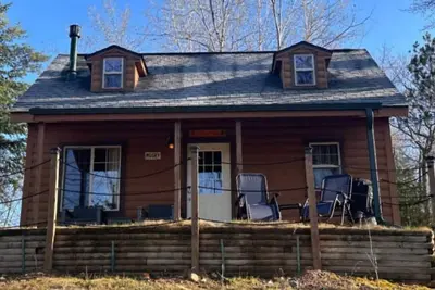 Image de Cozy Hayward Moose Lake Getaway