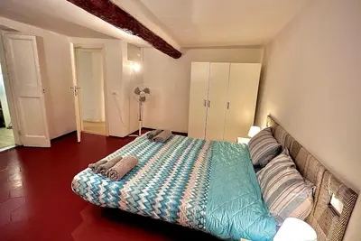 Image de 5 minutes from the center and the Old Port! Family - sized apartment!