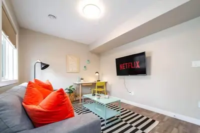 Image de New - Euro-Style Suite - Whyte Ave/Clean/A/C/Nflx/Sleeps6\n