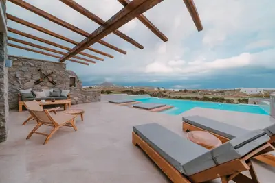 Image de Stunning Naxos Villa | 5 Bedrooms | Villa Vardos | Private Pool & Outdoor Hot Tub | Agia Anna