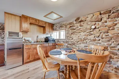 Image de Cozy Lamar Vacation Rental w\/ Creek & Pond Access!