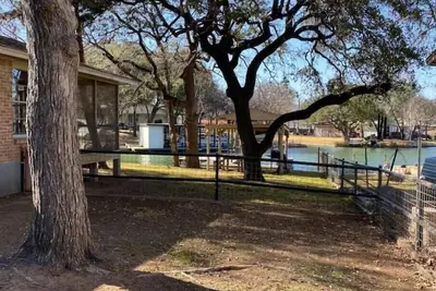 Image de Living the lake life. Lake Lbj waterfront