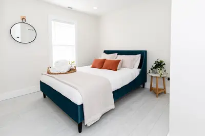 Image de New! Adjoining Suites - Sleeps 12!