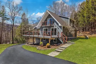 Image de Short Walk to the Lovely Chalk Pond!