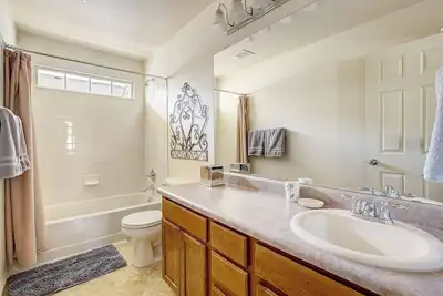 Image de Charming Fully Furnished 3-bed Corp Rental 6 mth lease minimum.