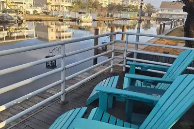 Image de Sophisticated waterfront Sandbridge cottage on Back Bay, minutes to the ocean.