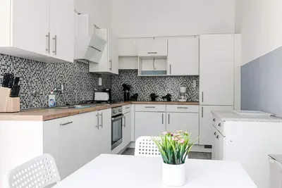 Image de Vibrant 3br near Akh Hospital - Perfect for Groups
