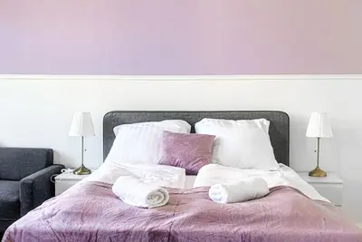 Image de Commodious 2br Apt. Near Akh-Perfect for Groups