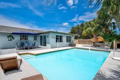 Image de Gone Coastal In Venice Beach! Full House w Private Pool, Minutes from the Beach!