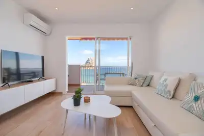Image de Appartement « La Perla 2 Seaview » avec vue sur mer, Wi-Fi et climatisation