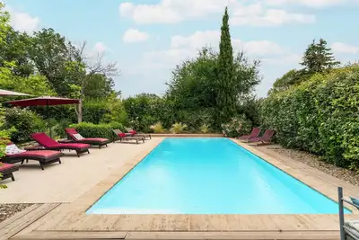 Image de \"Au Coeur Du Vaucluse\" avec piscine partagée, terrasse privée et Wi-Fi