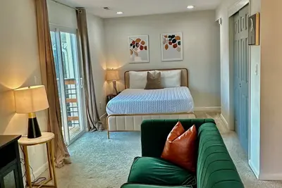 Image de Erin's Emerald Estate-Cozy Loft