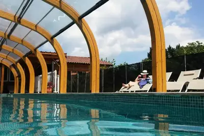 Image de Mobil home estival avec sanitaire privé (accessible de la terrasse) 5 personnes