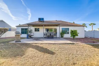 Image de Bright Tempe Home w/ Fenced Backyard!