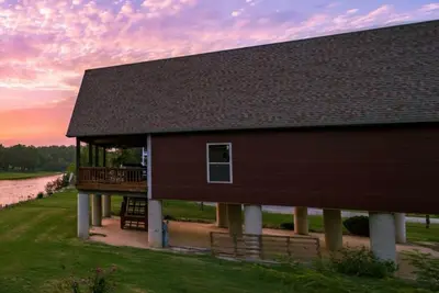 Image de Newly Remodeled! 3-Bedroom Cabin on The Banks of The Current River in Doniphan