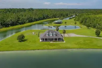 Image de Spacious 7-bedroom house in enchanting Callahan just 15 minutes from Jax airport