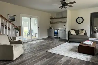 Image de Charming farmhouse with 4 bedrooms, indoor pool, WiFi and Ac in soothing Otsego