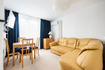 Image de Metro Rondo Onz Yellow Apartment