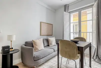 Image de Divine Malasaña Studio w/ Elevator, nr Shops & Dining, by Blueground