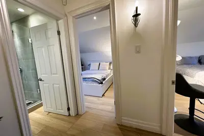 Image de Midtown Tree House - 2 Bedrooms - Lawrence Subway