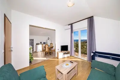 Image de Appartement de deux chambres avec la terrasse Plano, Trogir (A-22550-a)