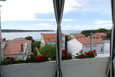 Image de Appartement de deux chambres avec la terrasse et la vue sur le mer Barbat, Rab (A-22564-a)