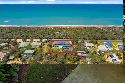 Image de Escape to Paradise - Beach views 5bedrooms, 2 Kitchens, 2 Living, 2 Bathrooms