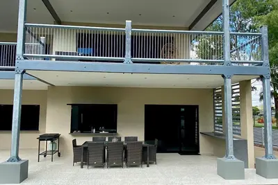 Image de 2 minute walk to the beach! One street back from the Esplanade Woodgate Beach.