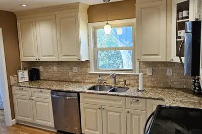 Image de Charming 4-bedroom house with Ac and WiFi in superb Charlotte LoSo Area