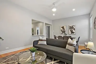 Image de 3br Beautifully Designed Apt close to Shops