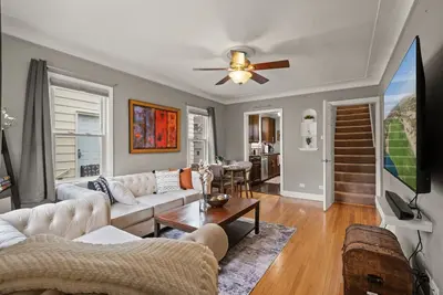 Image de Furnished Oasis in Sought-After Browndale: Walk to Lakes & More!