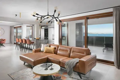 Exquisite 5-Star Luxury: Stunning 4-Bedroom Apartment with Panoramic Seaviews