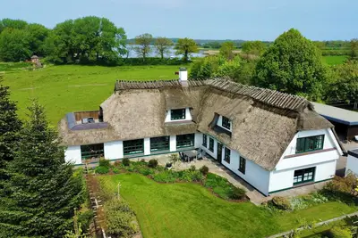 Image de Charmante Ferienwohnung Unterm Reet mit Gartenterasse in der Nähe zur Birk