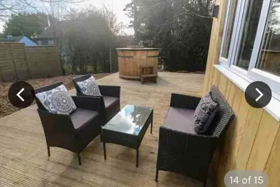 Image de Cosy one bedroom lodge with wood burning hot tub